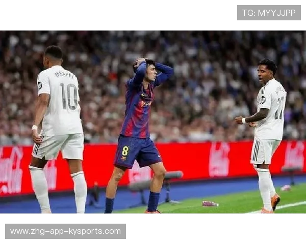 巴萨连续传递创造空当，佩德里推射被封